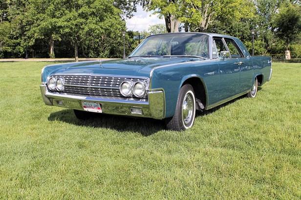 The Lincoln Motor Car Heritage Museum has Two New Cars on Display